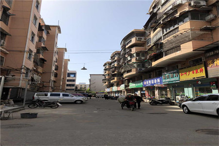 现房捡漏!蓝光120平，三房横厅朝南，单价5800