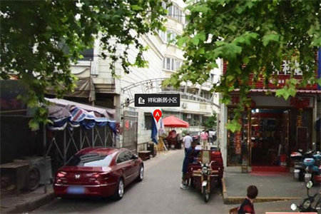 西苑小区3室2厅1卫113㎡精装带附房双证双气73万